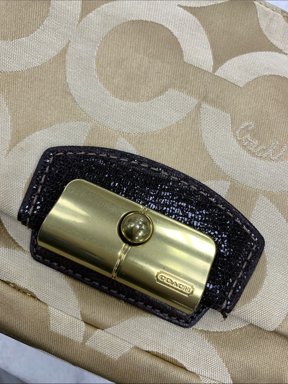 Coach Tan Signature Canvas Shoulder Bag with Dark Brown Trim and Gold Hardware - Picture 3 of 11